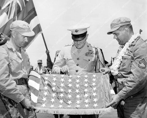 crp-15420 1950 Gen Graves B Erskine w new 49 star flag Hawaii enters the union w Capt Will Johnstone & Roger Marcotte crp-15420