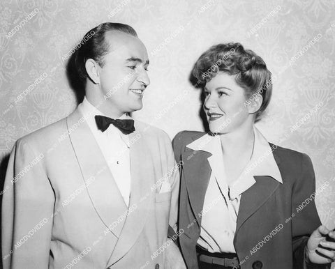 crp-01559 1943 orchestra leader Freddy Martin visits Claire trevor on set film Good Luck Mr Yates crp-01559