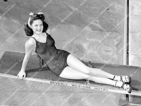 crp-15646 1944 sexy Jo-Carroll Dennison in swimsuit laying on Beverly Wilshire Hotel diving board crp-15646