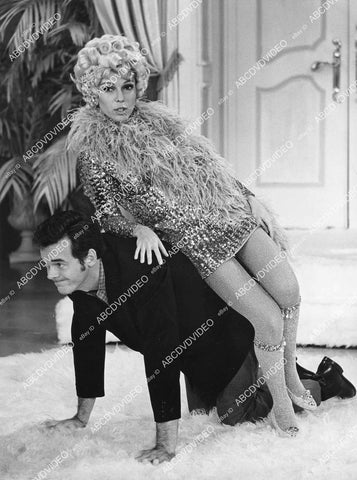 crp-01573 1968 Nancy Sinatra sitting on Don Crichton TV The Jonathan Winters Show crp-01573