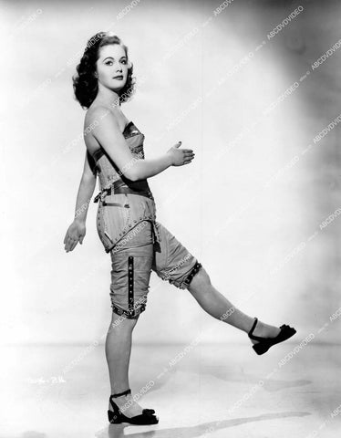 crp-15806 1949 pretty Pamela Devis in uncomfortable corsett as mechanical woman film The Perfect Woman crp-15806