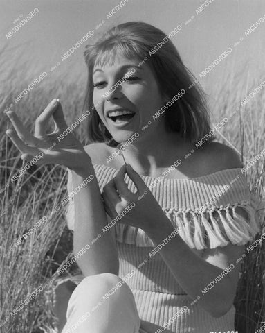 crp-01662 1963 lovely Liliane Brousse picking some flowers Hammer film Maniac crp-01662