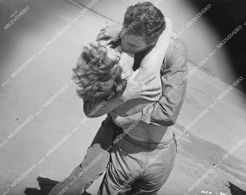 crp-01684 1963 Kerwin Mathews, Nadia Gray at the beach Hammer film Maniac crp-01684