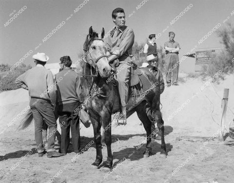 crp-01688 1963 Kerwin Mathews, Nadia Gray horsback ride at the beach Hammer film Maniac crp-01688
