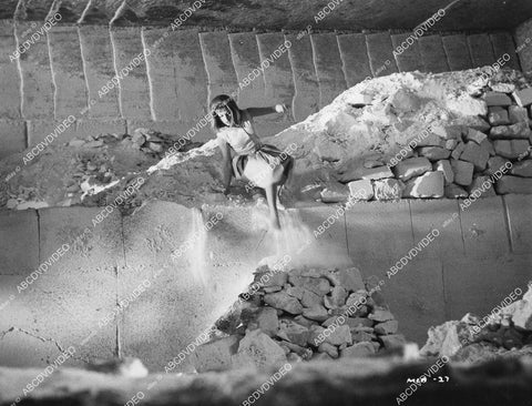 crp-01702 1963 Liliane Brousse in the ruins Hammer film Maniac crp-01702