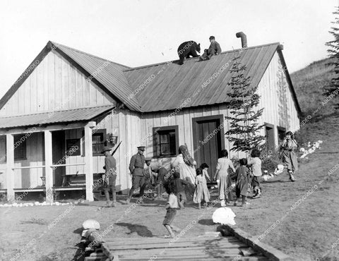 crp-17122 1926 kids and a bear on the roof MGM silent film The Barrier crp-17122