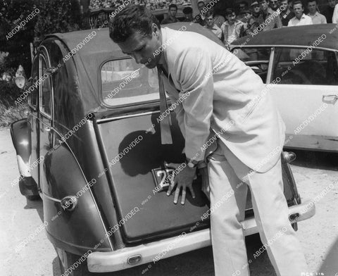 crp-01719 1963 Kerwin Mathews stuffs a body in the trunk Hammer film Maniac crp-01719