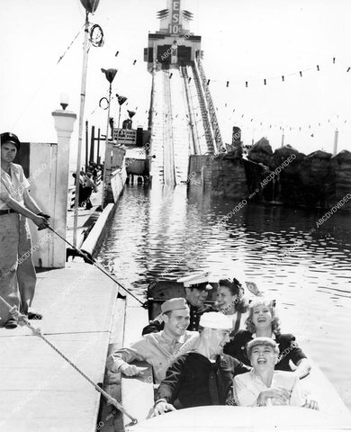 crp-17819 1941 Joan Blondell, Janet Blair, Binnie Barnes, Alfred Drake at amusement park film Three Girls About Town crp-17819