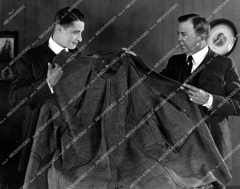 crp-18072 1923 Antonio Moreno w director Rupert Hughes maybe silent film Look Your Best crp-18072