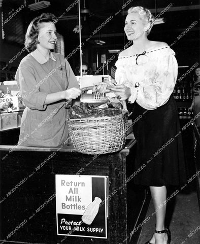 crp-18109 1944 Adele Jergens helps WWII scrap drive effort returns milk bottles crp-18109