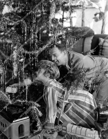 crp-18139 1933 William Gargan & son Barry under the Christmas Tree crp-18139