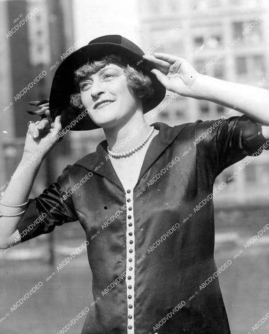 crp-18215 1924 female male impersonator Mary Savage joins cult Reverend John Bertrum crp-18215