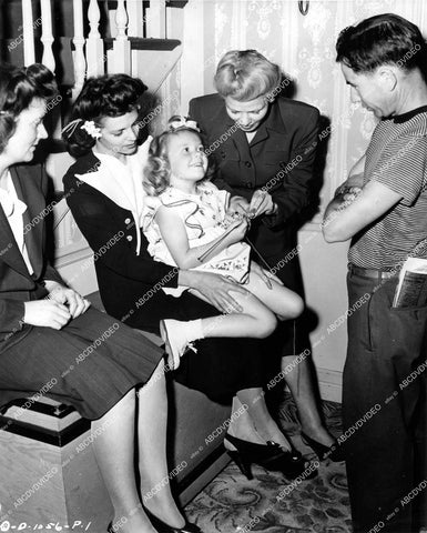 crp-18417 1945 Penny Singleton w child star Marjorie Ann Mutchie, Vera Patterson, Stephanie Garland, Reggie Smith film Leave it to Blondie crp-18417