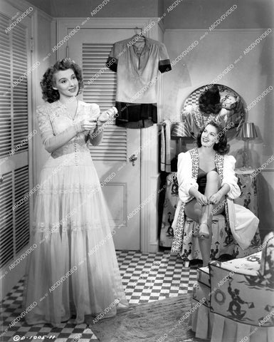 crp-18974 1944 Evelyn Keyes, Jinx Falkenburg film Nine Girls crp-18974
