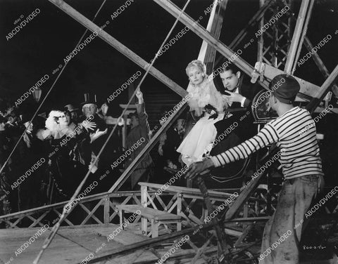 crp-02036 1935 Evelyn Laye, Ramon Novarro on the ferris wheel film The Night Is Young crp-02036
