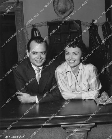 crp-02078 1954 candid Donna Reed gets visit from her brother Keith Mullinger film Three Hours to Kill crp-02078