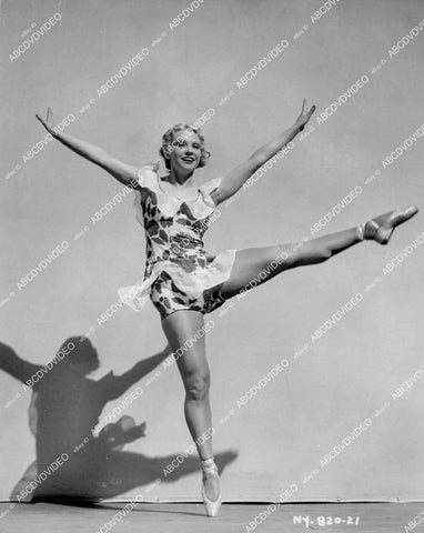 crp-00216 noted ballerina Maria Gambarelli strikes a pose on her toes for RKO Hooray for Love crp-00216