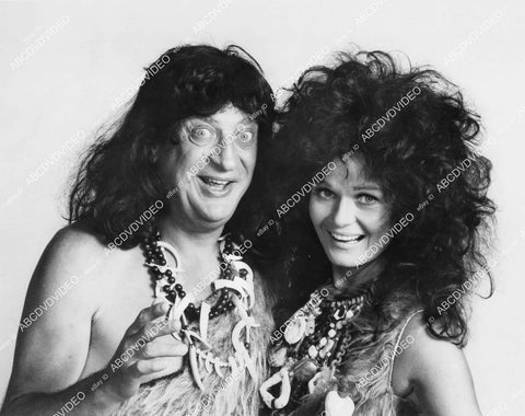 crp-02297 1982 caveman Rodney Dangerfield w sexy cavegirl Valerie Perrine TV The R Dangerfield Show crp-02297