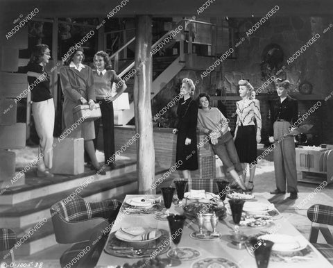 crp-02339 1944 Nina Foch, Jinx Falkenburg, Evelyn Keyes, Ann Harding, Jeff Donnell, Lynn Merrick, Lelsie Brooks film Nine Girls crp-02339
