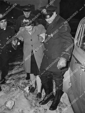 crp-02515 1945 crime photo Mrs Batty Dybicz goes to prison child abuse Cook County Jail crp-02515