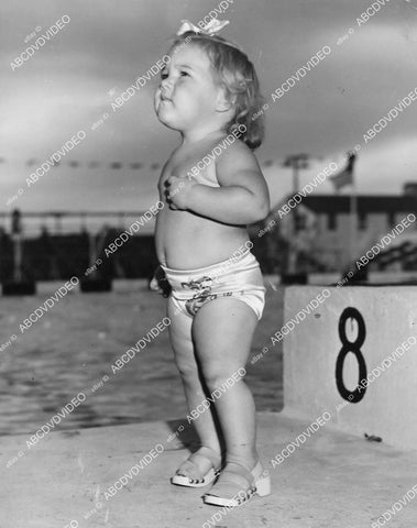crp-00254 1948 cute little Celeste Young vows to be champ after Ann Curtis compete National Women's AAU crp-00254