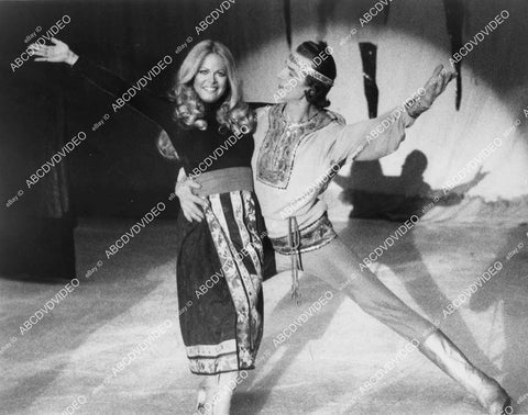 crp-02661 1978 Sally Struthers, Babjenko dancing on ice TV The Leningrad Ice Show crp-02661