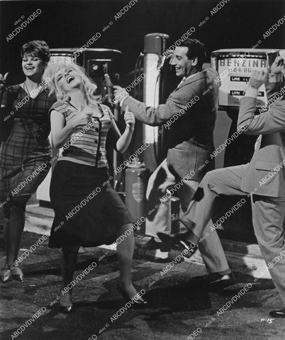 crp-02867 1966 Gina Lollobrigida, Milva, Enrico Maria Salerno dance party film Curves in the Road crp-02867