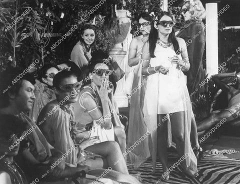 crp-02894 1978 George Lazenby and pool party babes TVM The Newman Shame crp-02894