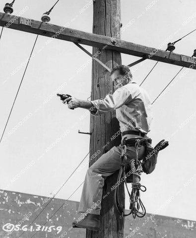 crp-02948 1959 Charles Bateman tapping the telephone lines TV Manhunt ep The Visitor crp-02948