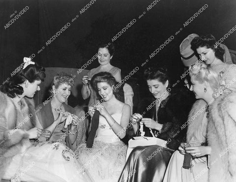 crp-03240 1942 Jean Parker & girls knitting for the war effort on set film Hello, Annapolis crp-03240