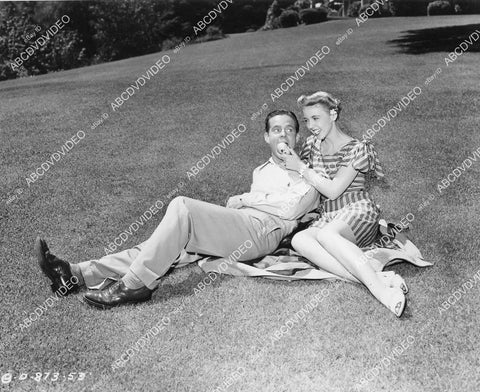 crp-00333 1946 Shirley Mills William Mason have a little picnic film Betty Co-Ed crp-00333