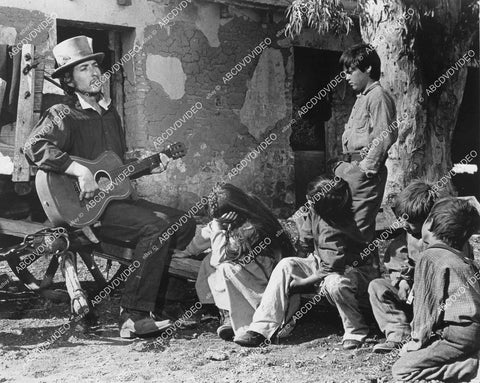 crp-03491 1973 music Bob Dylan singing to the kids film Pat Garrett & Billy the Kid crp-03491