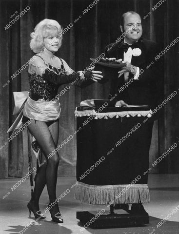crp-00362 1974 Dom DeLuise does magic w assistant Louisa Moritz TV Lotsa Luck crp-00362