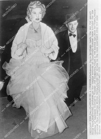 crp-03682 1951 Joyce Matthews & Billy Rose Ziegfeld Theater premiere Caesar & Cleopatra crp-03682
