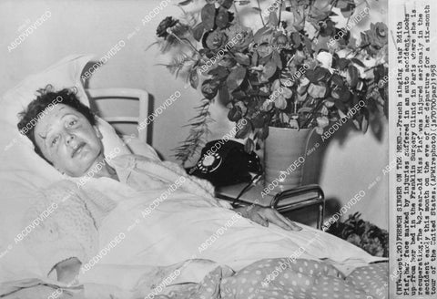 crp-03725 1958 music singer Edith Piaf in Paris clinic hospital after auto accident crp-03725