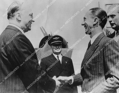 crp-00380 1939 news photo Nazi swine Josef Goebbels in Belgrade Yogoslavia meets w Dr Tsintsar-Markovitch crp-00380