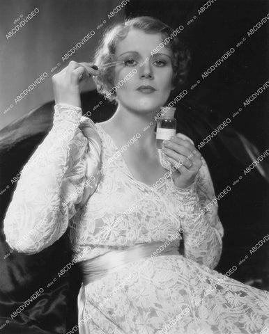 crp-03812 1930's June Collyer uses castor oil for her eyes crp-03812