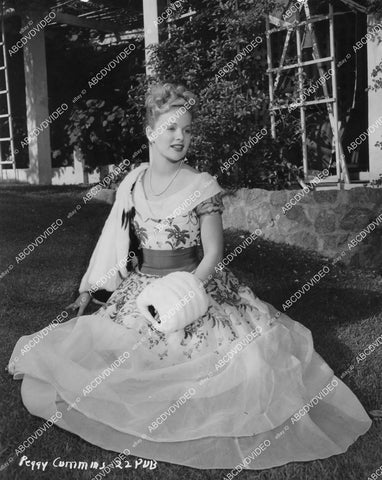 crp-03875 1950's beautiful Peggy Cummins displays new fashion laying in the grass crp-03875