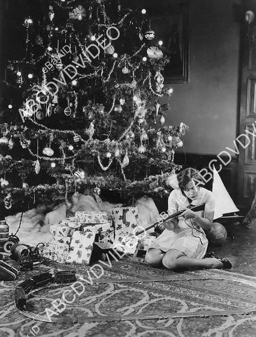 crp-03927 1930's cutie Kathryn Crawford Christmas hold up w bee bee gun & toy model train crp-03927