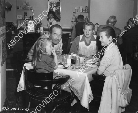 crp-03937 1952 Jody & Bill Williams, Barbara Hale, Broderick Crawford have lunch film Last of Comanches crp-03937