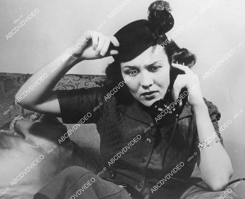 crp-04023 1938 Louise Campbell demos 2 minute hairdo while on telephone crp-04023