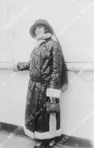 crp-00425 1923 Spanish dancer Ramis Trini arrives in New York Winter Garden Show crp-00425