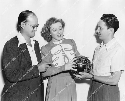crp-04333 1939 Greer Garson, Ned Day bowling tips Pete Smith short subject Set Em Up crp-04333