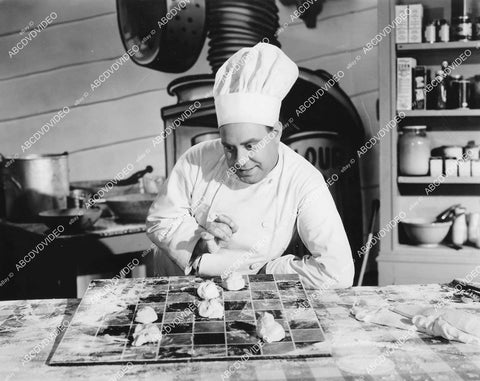 crp-04425 1944 chef Joe Besser playing checkers w the dough in kitchen film Hey, Rookie crp-04425