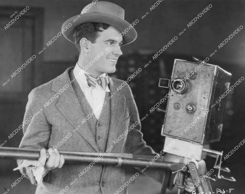 crp-04567 1928 Nick Stuart sets up newsreel camera silent film News Parade crp-04567
