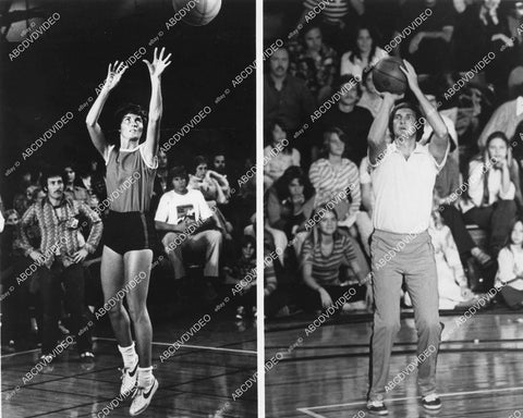 crp-04782 1976 Karen Logan basketball challenge w Jerry West TV Challenge of the Sexes crp-04782