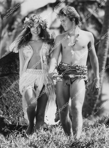 crp-04846 1991 half naked Milla Jovovich & Brian Krause film Return to the Blue Lagoon crp-04846