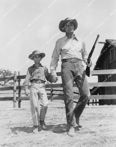 crp-04900 1958 Johnny Crawford, Chuck Connors TV The Rifleman crp-04900