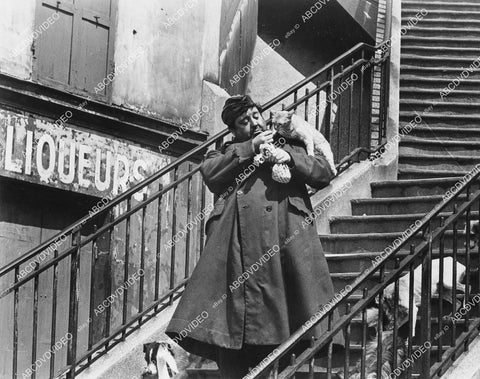 crp-05033 1962 Jackie Gleason feeding the cat film Gigot crp-05033