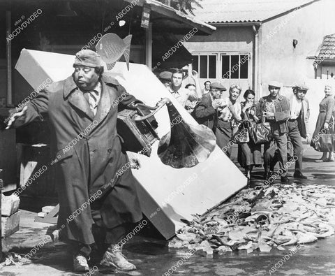 crp-05037 1962 Jackie Gleason w phonograph and a pile of fish film Gigot crp-05037